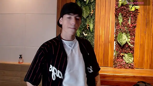 Snapshot of MattiDeLuca chatting on 02-17-25, 12:05 MattiDeLuca online show from 02-17-25, 12:05