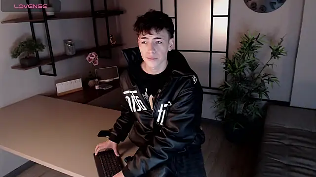 Snapshot of MattiDeLuca chatting on 02-24-25, 11:43 MattiDeLuca online show from 02-24-25, 11:43