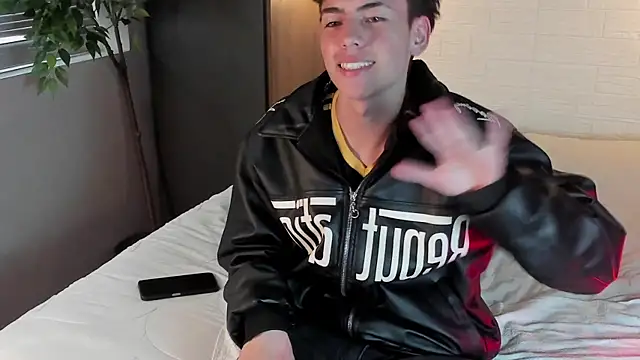 Snapshot of MattiDeLuca chatting on 03-19-25, 11:39 MattiDeLuca online show from 03-19-25, 11:39