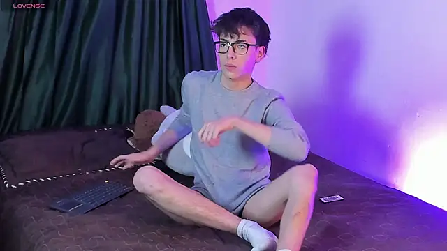 Snapshot of MattiDeLuca chatting on 10-07-25, 09:01 MattiDeLuca online show from 10-07-25, 09:01