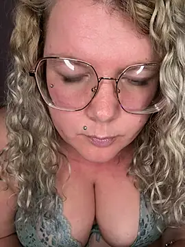 CurvyAnonymousGirl89 online show from 02-16-25, 04:53