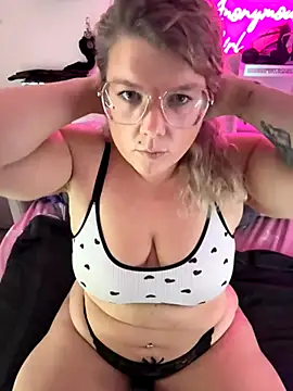 CurvyAnonymousGirl89 online show from 11-17-25, 04:13