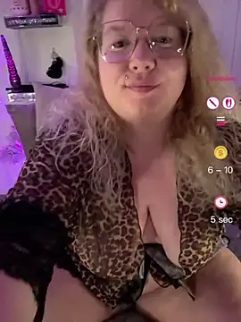 Snapshot of CurvyAnonymousGirl89 chatting on 06-23-26, 10:19 CurvyAnonymousGirl89 online show from 06-23-26, 10:19
