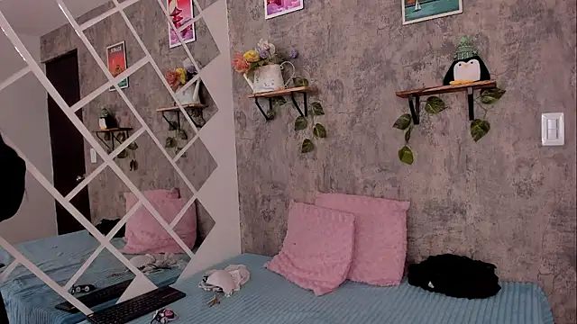 Snapshot of Megan_sophia2 chatting on 03-18-25, 12:47 Megan sophia2 online show from 03-18-25, 12:47