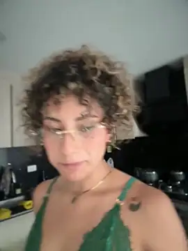 Snapshot of varenkaivanova_22 chatting on 05-31-26, 10:11 varenkaivanova 22 online show from 05-31-26, 10:11