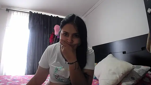 Snapshot of princehermosa44 chatting on 10-19-25, 04:40 princehermosa44 online show from 10-19-25, 04:40