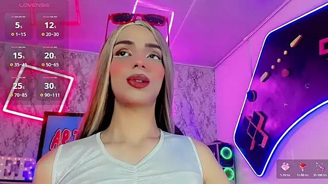 Snapshot of Alessa_mullen chatting on 03-06-25, 03:02 Alessa mullen online show from 03-06-25, 03:02