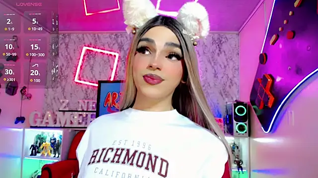 Snapshot of Alessa_mullen chatting on 12-01-25, 03:11 Alessa mullen online show from 12-01-25, 03:11