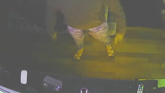 Snapshot of Bignc chatting on 10-26-25, 09:48 Bignc online show from 10-26-25, 09:48