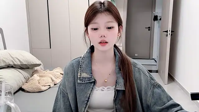 yangyang-1115 online show from 09-24-25, 04:16