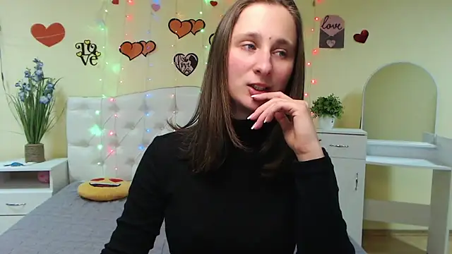 MichelLeee online show from 02-18-25, 03:43