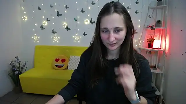 Snapshot of MichelLeee chatting on 04-23-26, 11:31 MichelLeee online show from 04-23-26, 11:31