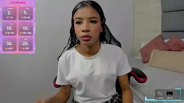 Snapshot of AshleyHill2 chatting on 10-25-25, 03:25 AshleyHill2 online show from 10-25-25, 03:25