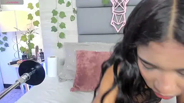 Snapshot of AshleyHill2 chatting on 11-04-25, 03:49 AshleyHill2 online show from 11-04-25, 03:49