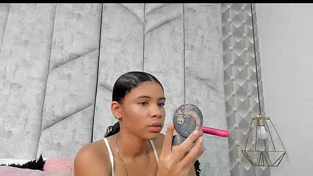 Snapshot of AshleyHill2 chatting on 12-14-25, 04:40 AshleyHill2 online show from 12-14-25, 04:40