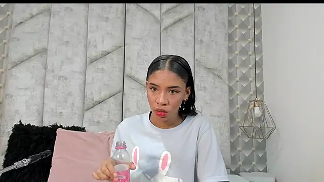 Snapshot of AshleyHill2 chatting on 12-15-25, 03:00 AshleyHill2 online show from 12-15-25, 03:00