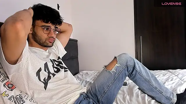 Snapshot of andrewChris_ chatting on 12-31-24, 07:07 andrewChris  online show from 12-31-24, 07:07