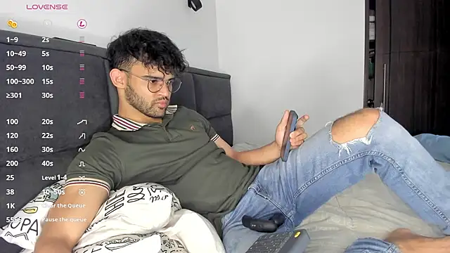 Snapshot of andrewChris_ chatting on 01-03-25, 10:29 andrewChris  online show from 01-03-25, 10:29