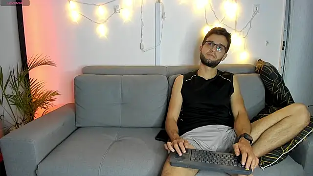 Snapshot of andrewChris_ chatting on 01-14-25, 03:32 andrewChris  online show from 01-14-25, 03:32