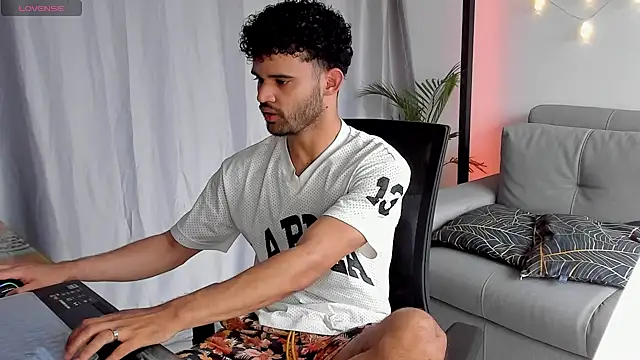 Snapshot of andrewChris_ chatting on 02-26-25, 02:03 andrewChris  online show from 02-26-25, 02:03