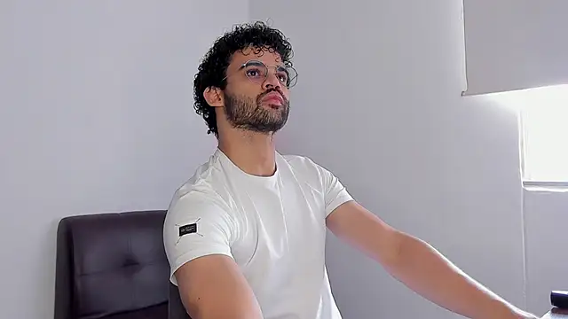 Snapshot of andrewChris_ chatting on 09-10-25, 04:07 andrewChris  online show from 09-10-25, 04:07