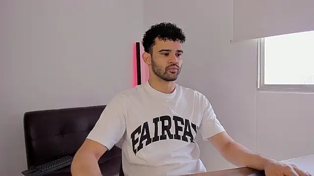 Snapshot of andrewChris_ chatting on 09-25-25, 03:16 andrewChris  online show from 09-25-25, 03:16