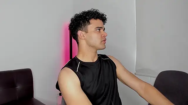 Snapshot of andrewChris_ chatting on 09-29-25, 08:24 andrewChris  online show from 09-29-25, 08:24