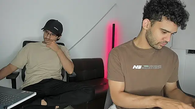 Snapshot of andrewChris_ chatting on 10-09-25, 01:36 andrewChris  online show from 10-09-25, 01:36