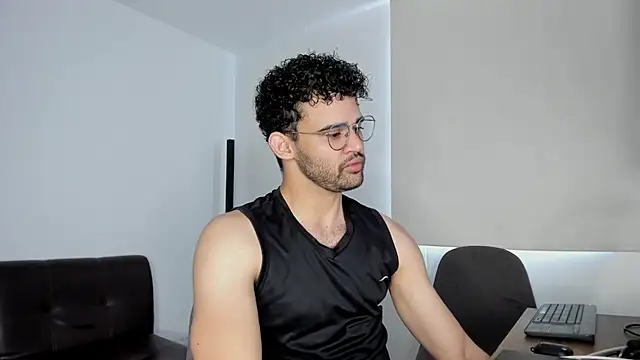 Snapshot of andrewChris_ chatting on 10-24-25, 03:30 andrewChris  online show from 10-24-25, 03:30