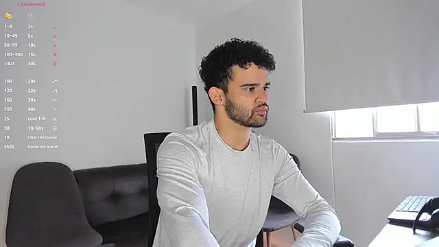 Snapshot of andrewChris_ chatting on 10-31-25, 04:19 andrewChris  online show from 10-31-25, 04:19