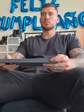 Snapshot of DimitriSullivan_ chatting on 06-18-26, 01:59 DimitriSullivan online show from 06-18-26, 01:59