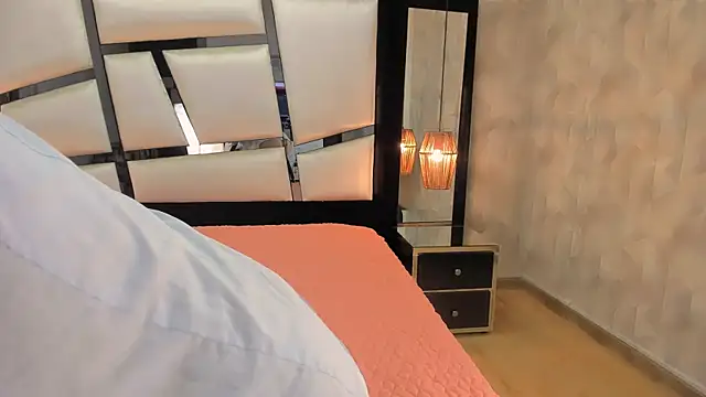 AriannaRussell  online show from 09-15-25, 02:06