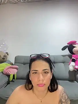 Snapshot of Leyna_Kenet chatting on 12-06-24, 09:57 Leyna Kenet online show from 12-06-24, 09:57