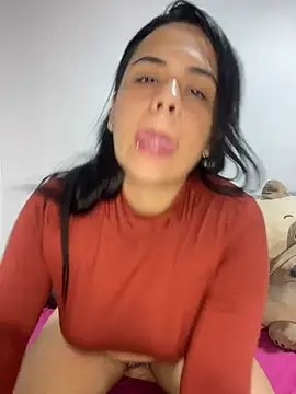 Snapshot of Leyna_Kenet chatting on 01-26-25, 12:37 Leyna Kenet online show from 01-26-25, 12:37