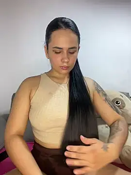 Snapshot of Leyna_Kenet chatting on 03-02-25, 12:31 Leyna Kenet online show from 03-02-25, 12:31