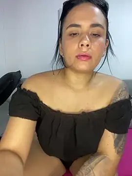 Snapshot of Leyna_Kenet chatting on 03-06-25, 02:41 Leyna Kenet online show from 03-06-25, 02:41