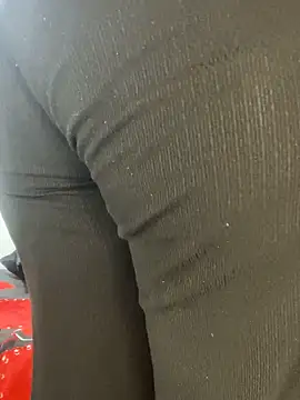 Snapshot of Leyna_Kenet chatting on 10-05-25, 04:11 Leyna Kenet online show from 10-05-25, 04:11