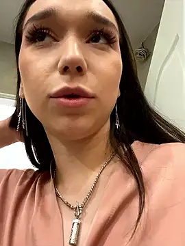 Snapshot of TaylorDavids chatting on 02-21-25, 11:32 TaylorDavids online show from 02-21-25, 11:32