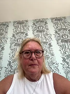 Snapshot of MoistCurveyChanel chatting on 07-15-26, 08:52 MoistCurveyChanel online show from 07-15-26, 08:52