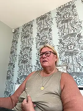 Snapshot of MoistCurveyChanel chatting on 07-17-26, 10:44 MoistCurveyChanel online show from 07-17-26, 10:44