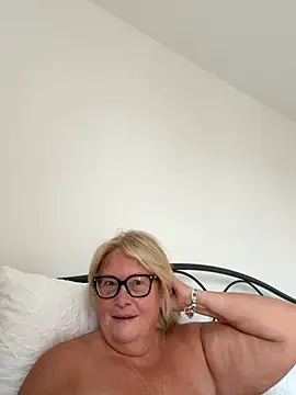 Snapshot of MoistCurveyChanel chatting on 07-22-26, 06:49 MoistCurveyChanel online show from 07-22-26, 06:49
