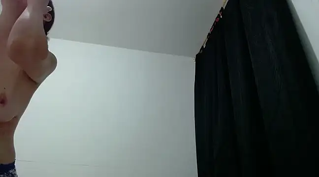 nicolle milf1978 online show from 02-04-25, 11:05