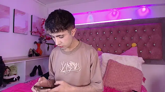 Noah Xitruxx online show from 10-15-25, 12:38