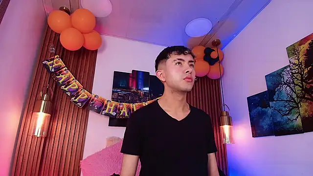 Noah Xitruxx online show from 10-22-25, 02:34