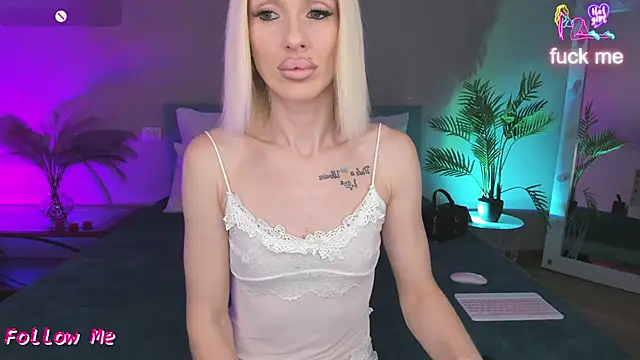 Snapshot of Lana_kitty__ chatting on 06-10-26, 01:28 Lana kitty online show from 06-10-26, 01:28