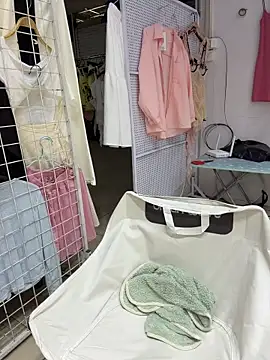 Selenaaaaa- online show from 03-25-26, 05:13