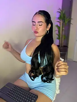Aria uwu online show from 06-14-26, 05:31