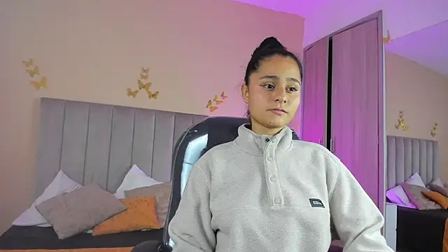 Giselle Roldan online show from 04-18-26, 04:38