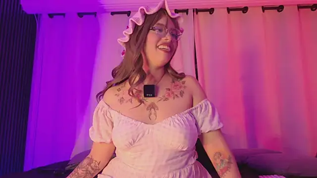 Snapshot of Little_maeve chatting on 02-27-25, 11:48 Little maeve online show from 02-27-25, 11:48