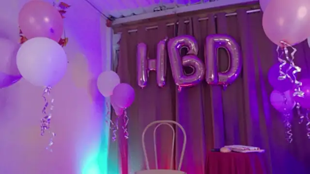 Snapshot of Little_maeve chatting on 11-15-25, 01:14 Little maeve online show from 11-15-25, 01:14